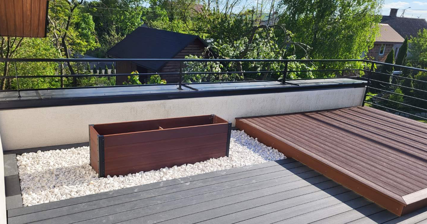 Pavimentazione per esterno: soluzioni di decking sostenibili e durevoli